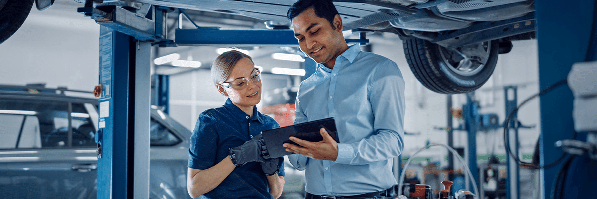How Technology Helps Service Advisors Win the Communication Game